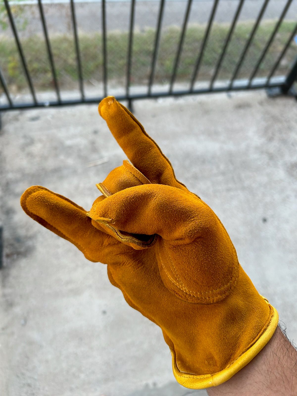 Photo by billyburl on October 1, 2025 of the Firm GRIP Deer Skin Work Gloves in Yellow Deer Skin.
