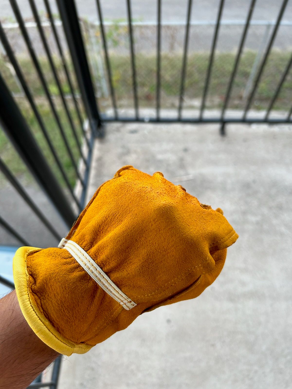 Photo by billyburl on October 1, 2025 of the Firm GRIP Deer Skin Work Gloves in Yellow Deer Skin.