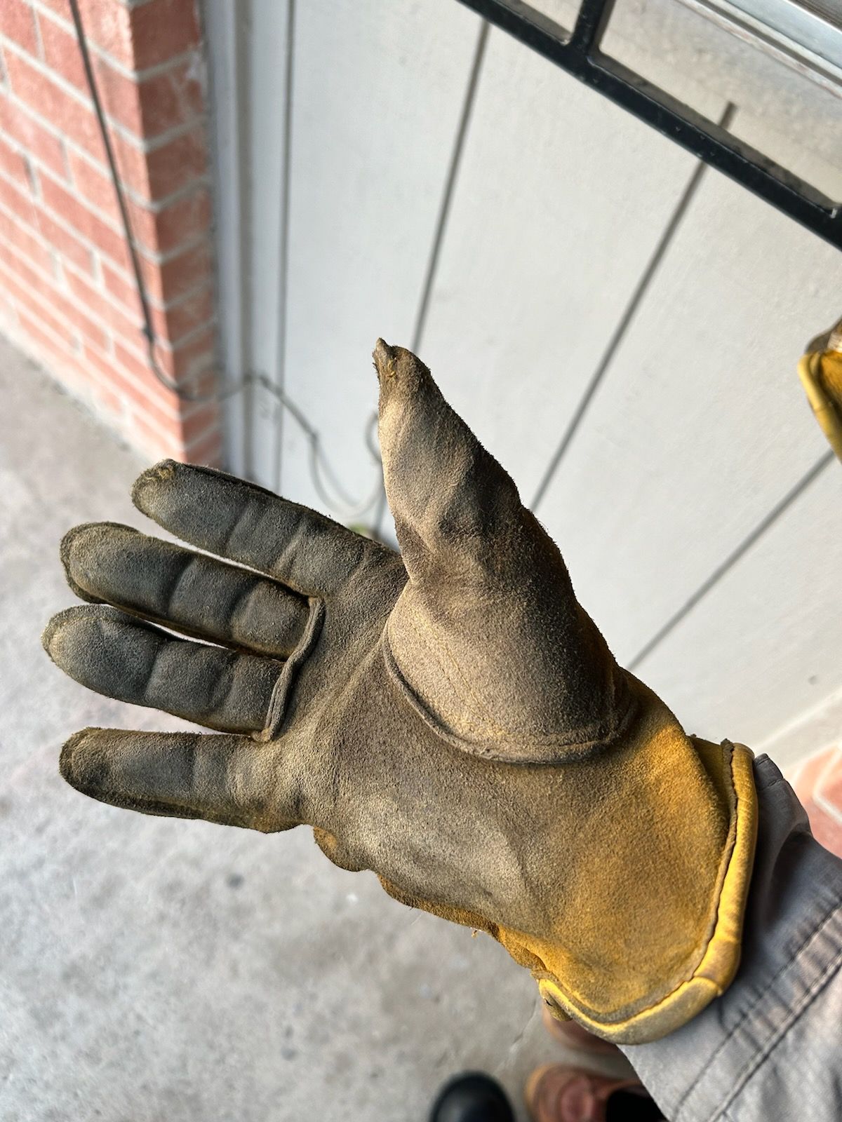 Photo by billyburl on November 5, 2025 of the Firm GRIP Deer Skin Work Gloves in Yellow Deer Skin.