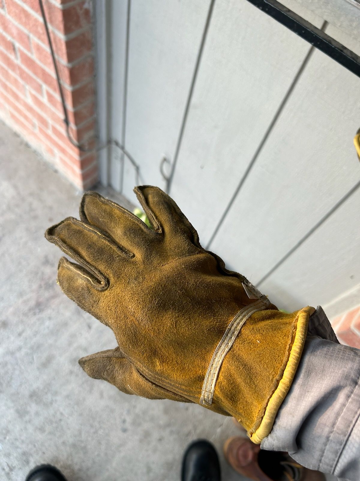 Photo by billyburl on November 5, 2025 of the Firm GRIP Deer Skin Work Gloves in Yellow Deer Skin.