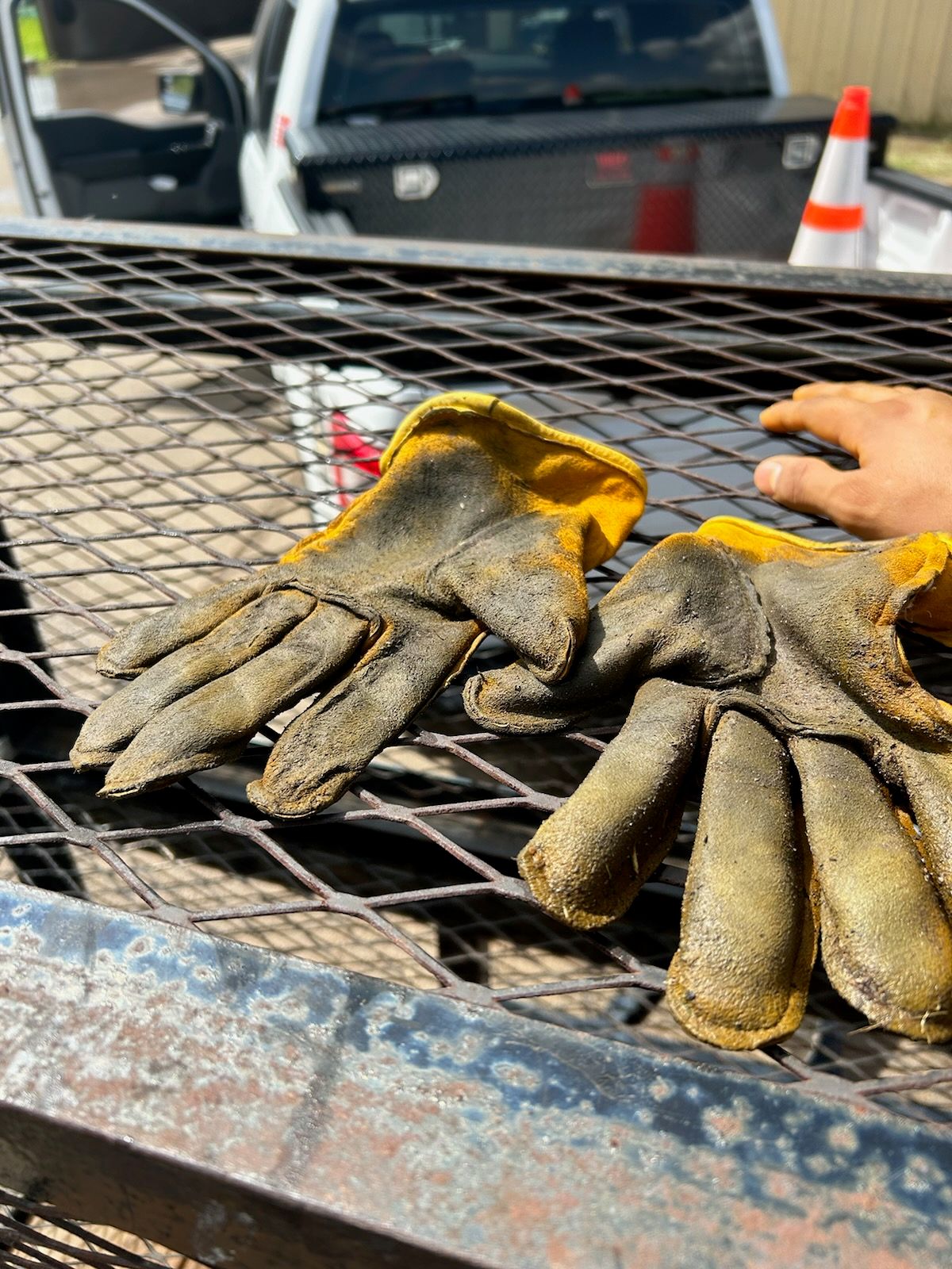 Photo by billyburl on November 5, 2025 of the Firm GRIP Deer Skin Work Gloves in Yellow Deer Skin.