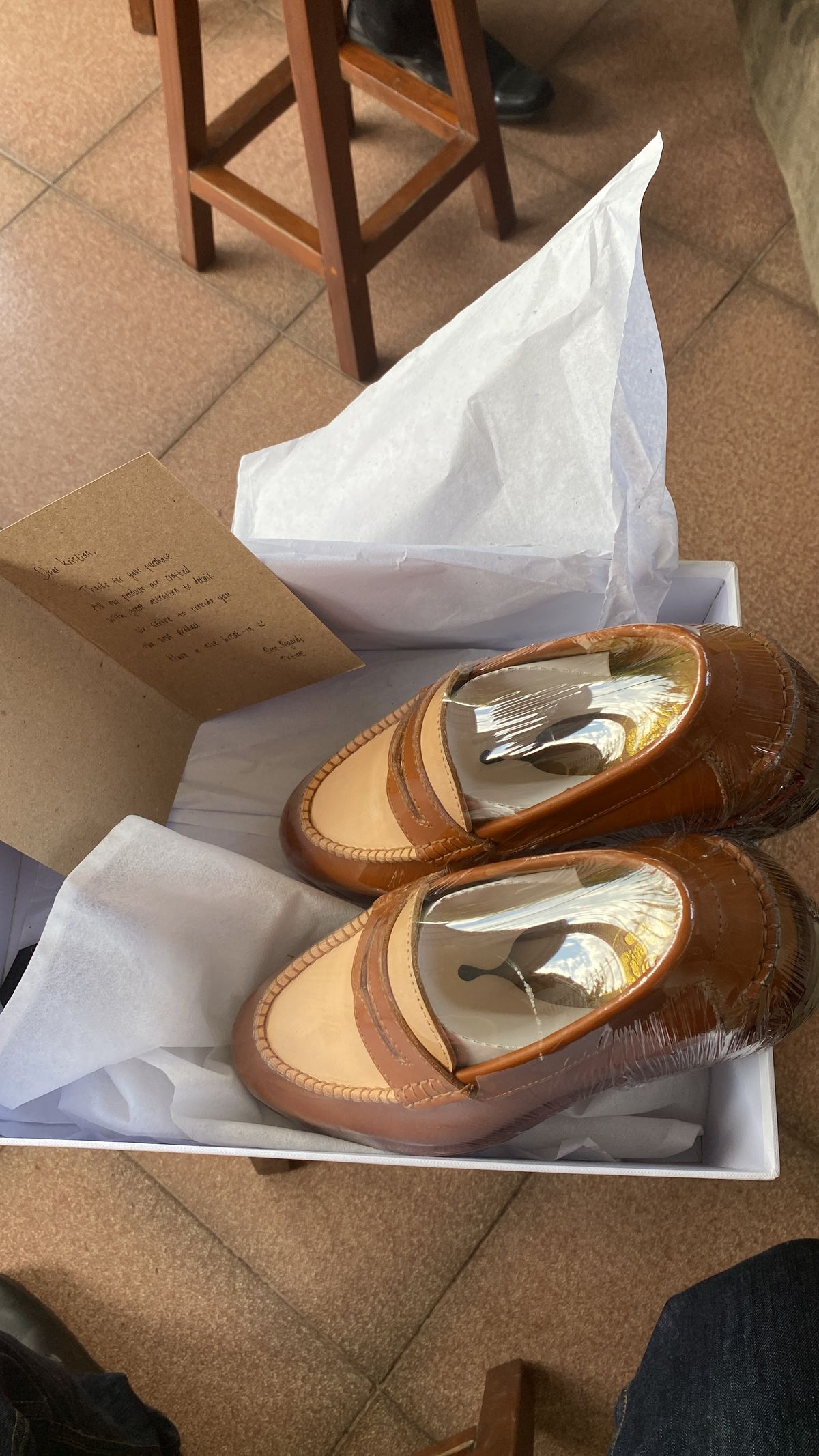 Photo by tudubz on June 8, 2023 of the Txture Penny Loafer in Indonesian Natural Pull Up.