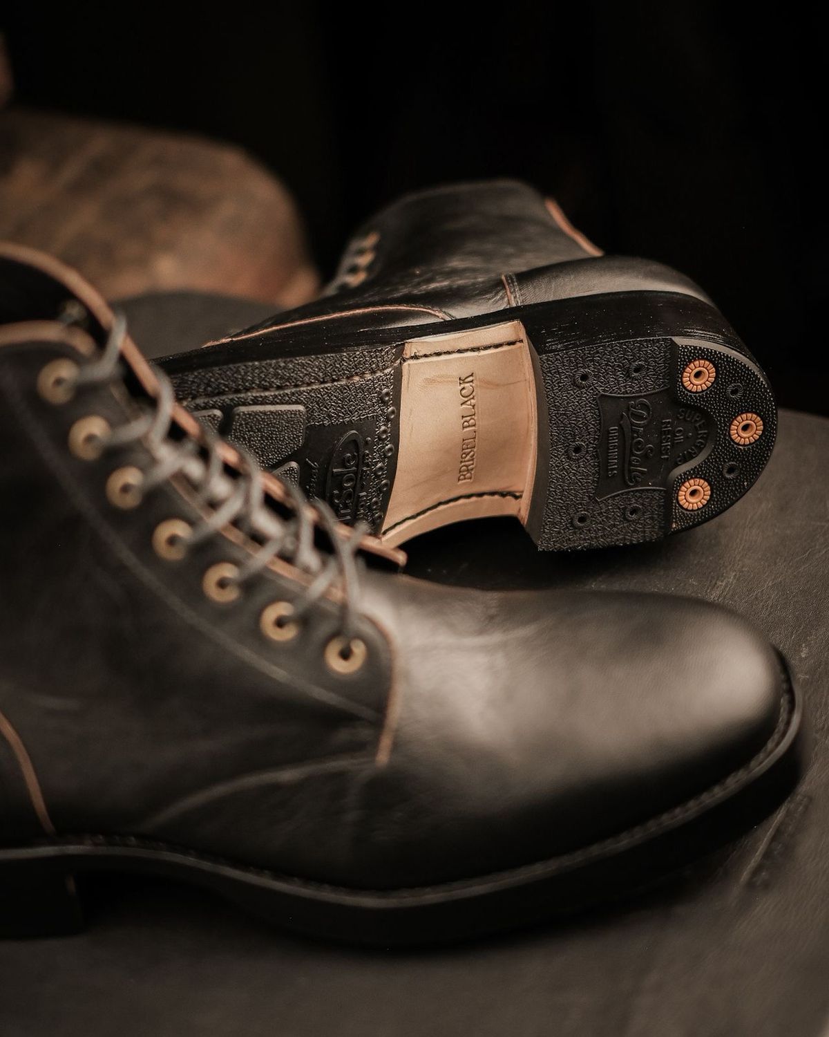 Photo by tudubz on September 18, 2025 of the Briselblack The Hawk in Teacore Horsehide shinki.