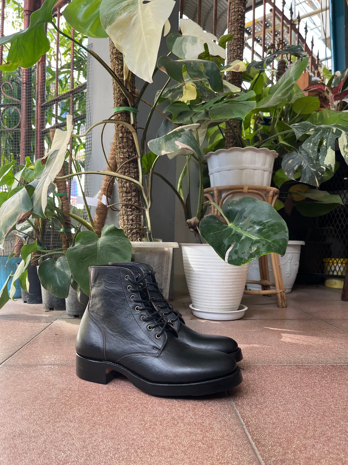 Photo by tudubz on September 22, 2025 of the Briselblack The Hawk in Teacore Horsehide shinki.