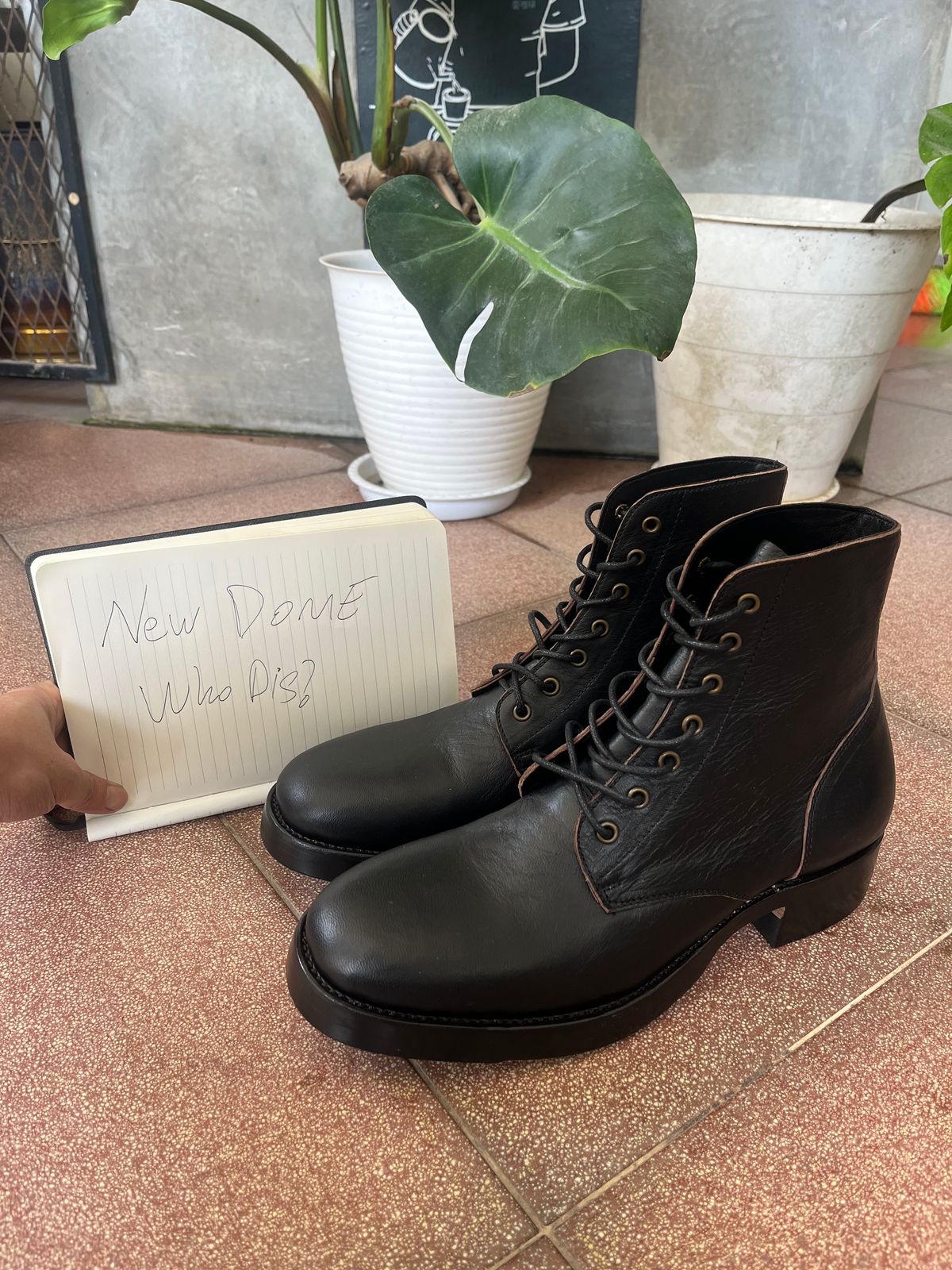 Photo by tudubz on October 1, 2025 of the Briselblack The Hawk in Teacore Horsehide shinki.