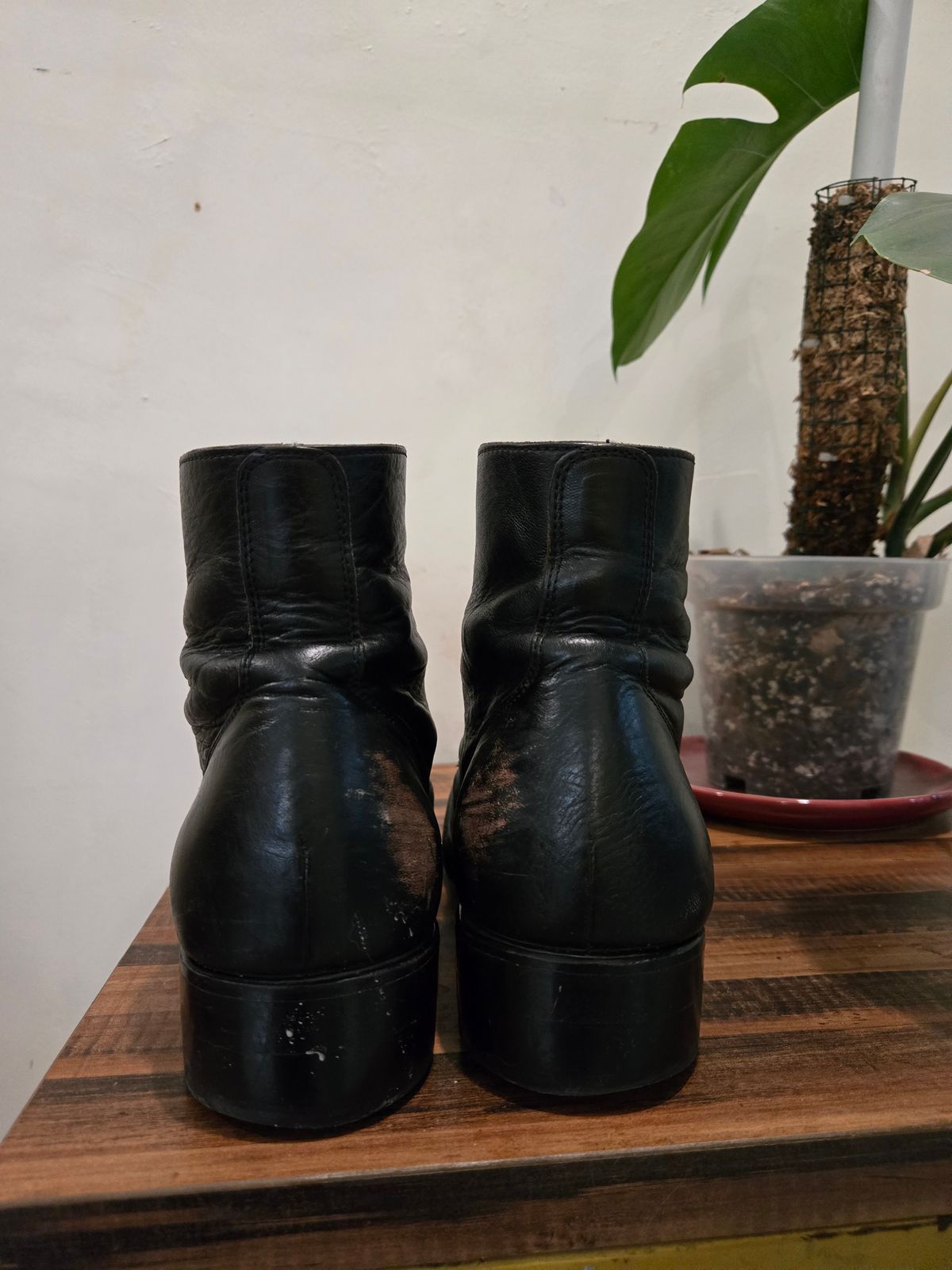 Photo by tudubz on January 1, 2026 of the Briselblack The Hawk in Teacore Horsehide shinki.