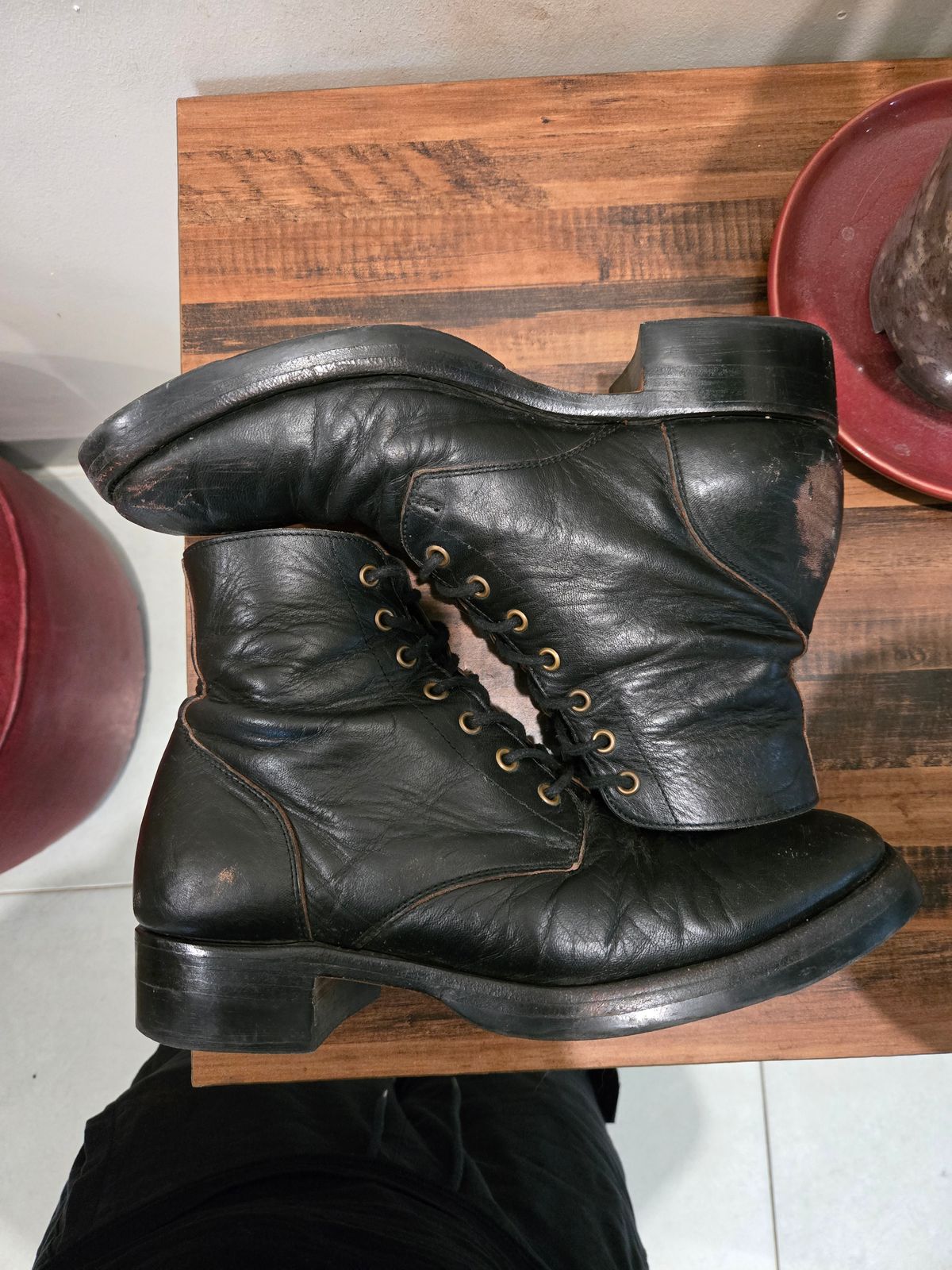 Photo by tudubz on January 1, 2026 of the Briselblack The Hawk in Teacore Horsehide shinki.