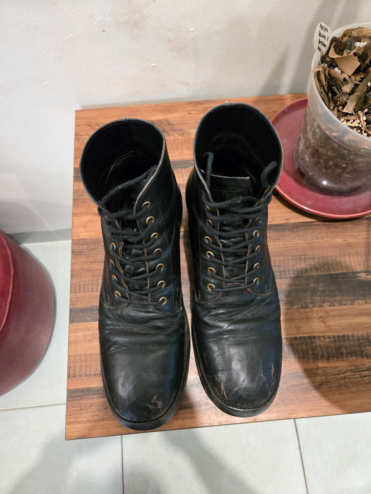 Photo by tudubz on January 1, 2026 of the Briselblack The Hawk in Teacore Horsehide shinki.