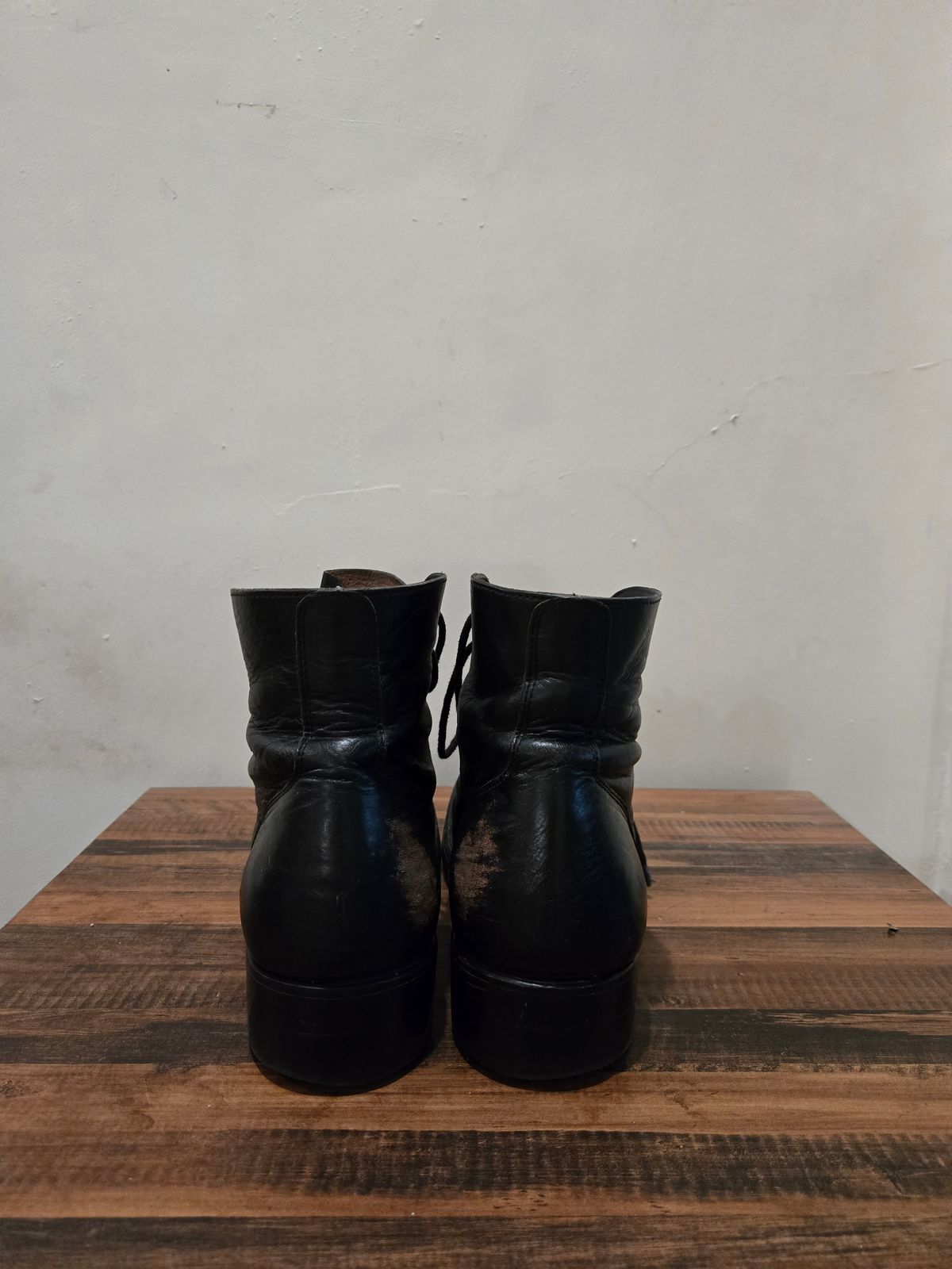 Photo by tudubz on February 3, 2026 of the Briselblack The Hawk in Teacore Horsehide shinki.