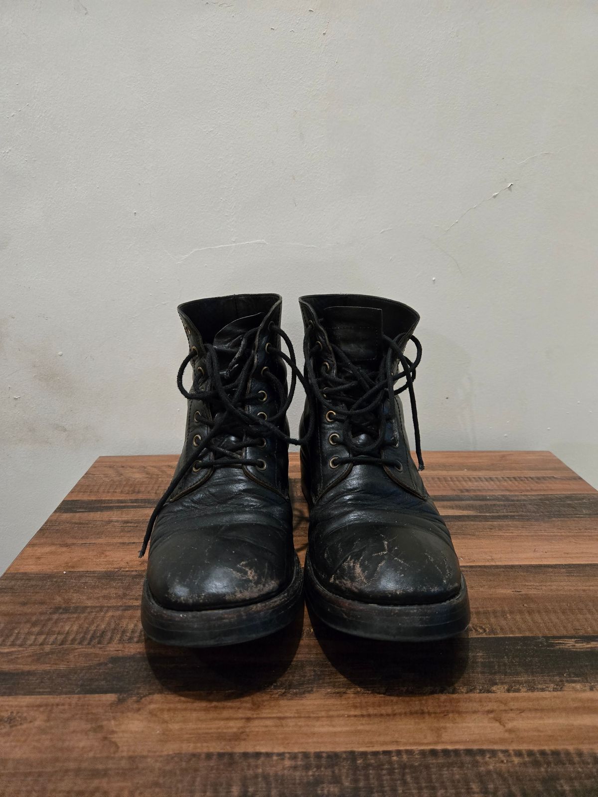 Photo by tudubz on February 3, 2026 of the Briselblack The Hawk in Teacore Horsehide shinki.