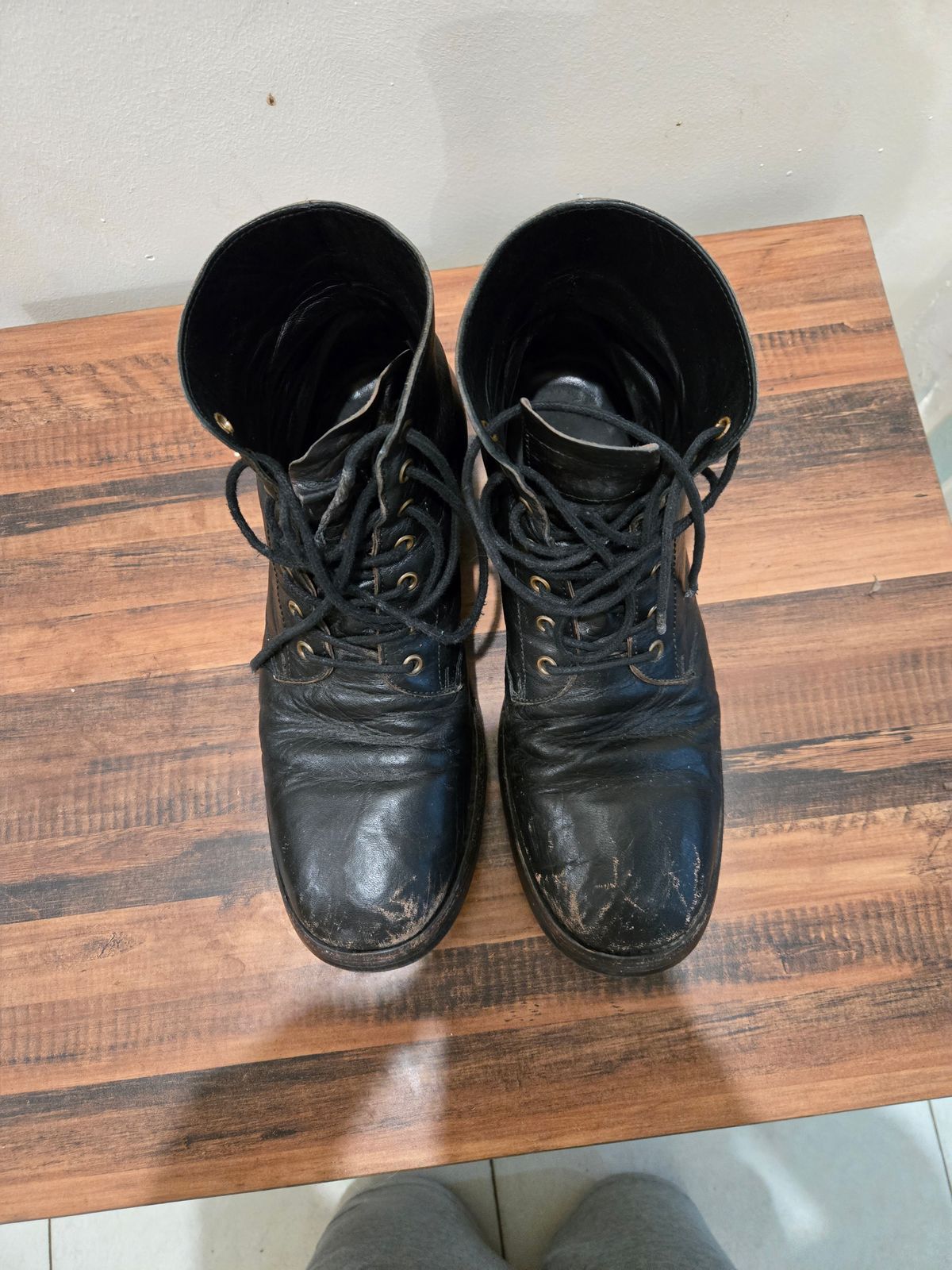 Photo by tudubz on February 3, 2026 of the Briselblack The Hawk in Teacore Horsehide shinki.