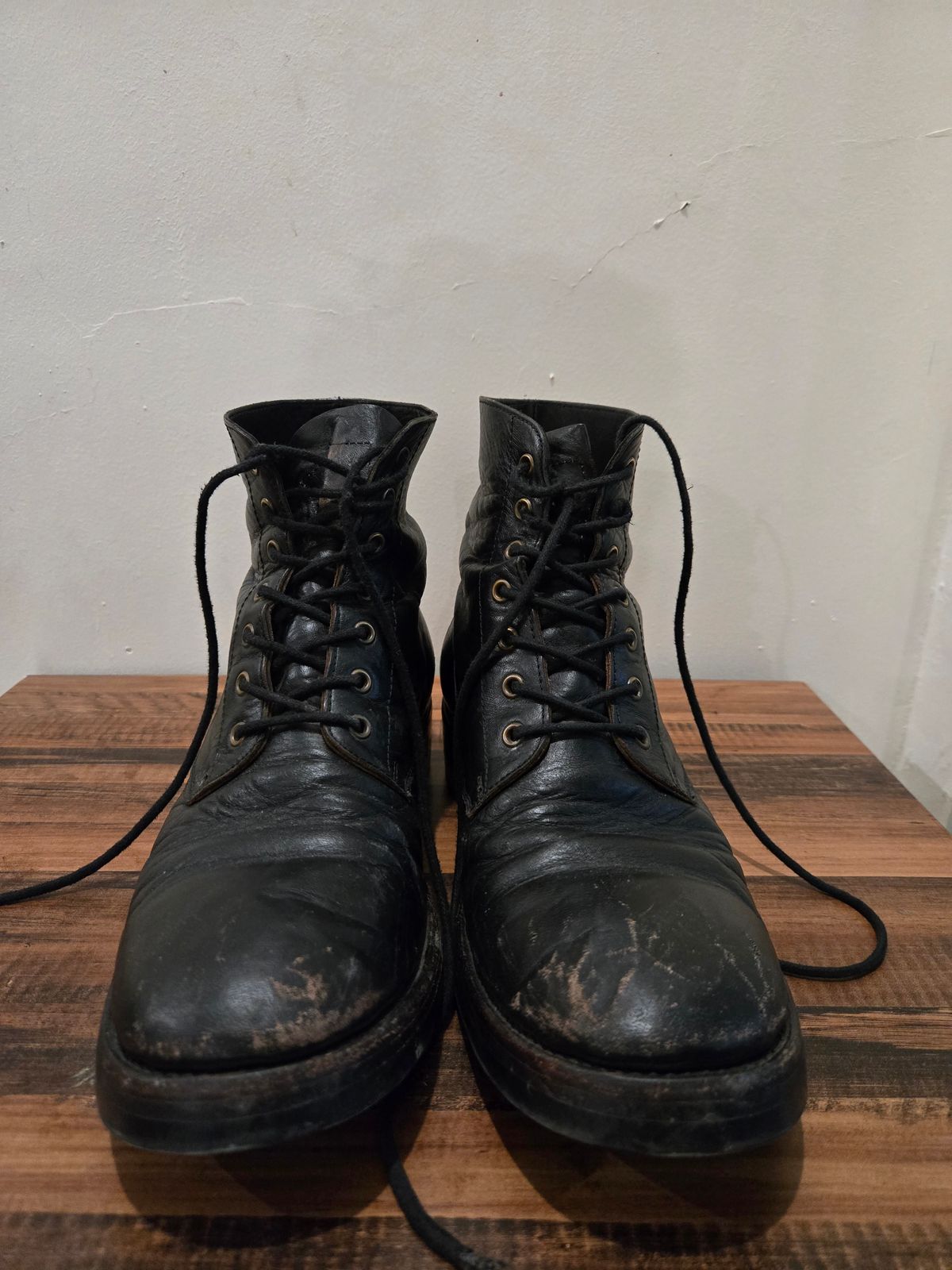 Photo by tudubz on March 2, 2026 of the Briselblack The Hawk in Teacore Horsehide shinki.