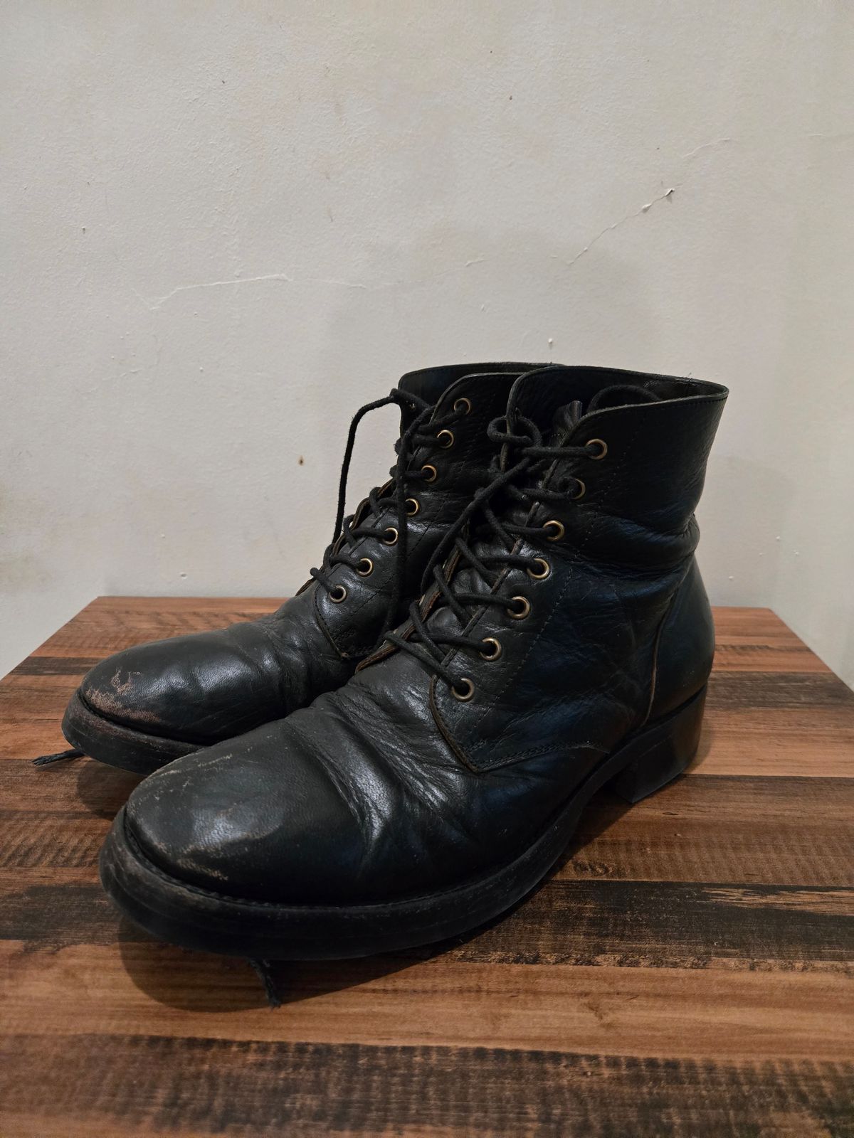 Photo by tudubz on March 2, 2026 of the Briselblack The Hawk in Teacore Horsehide shinki.