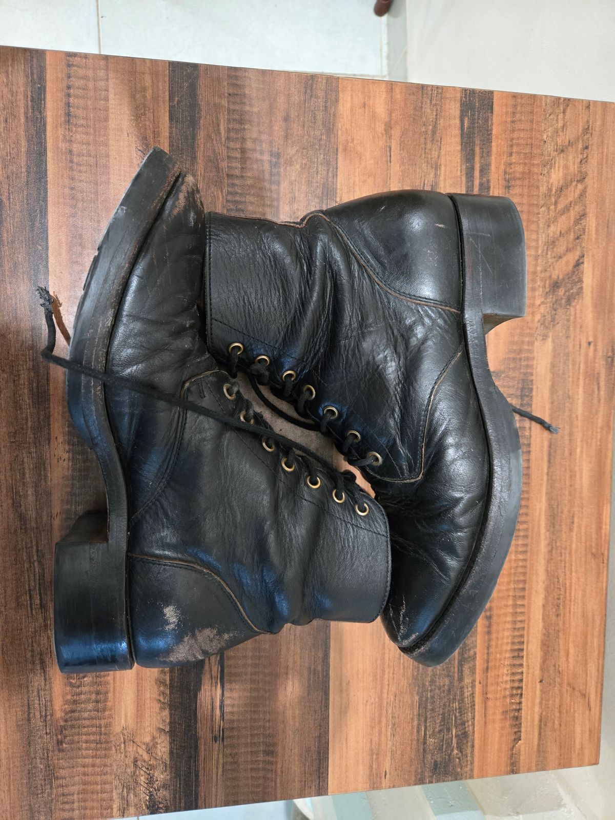 Photo by tudubz on March 2, 2026 of the Briselblack The Hawk in Teacore Horsehide shinki.