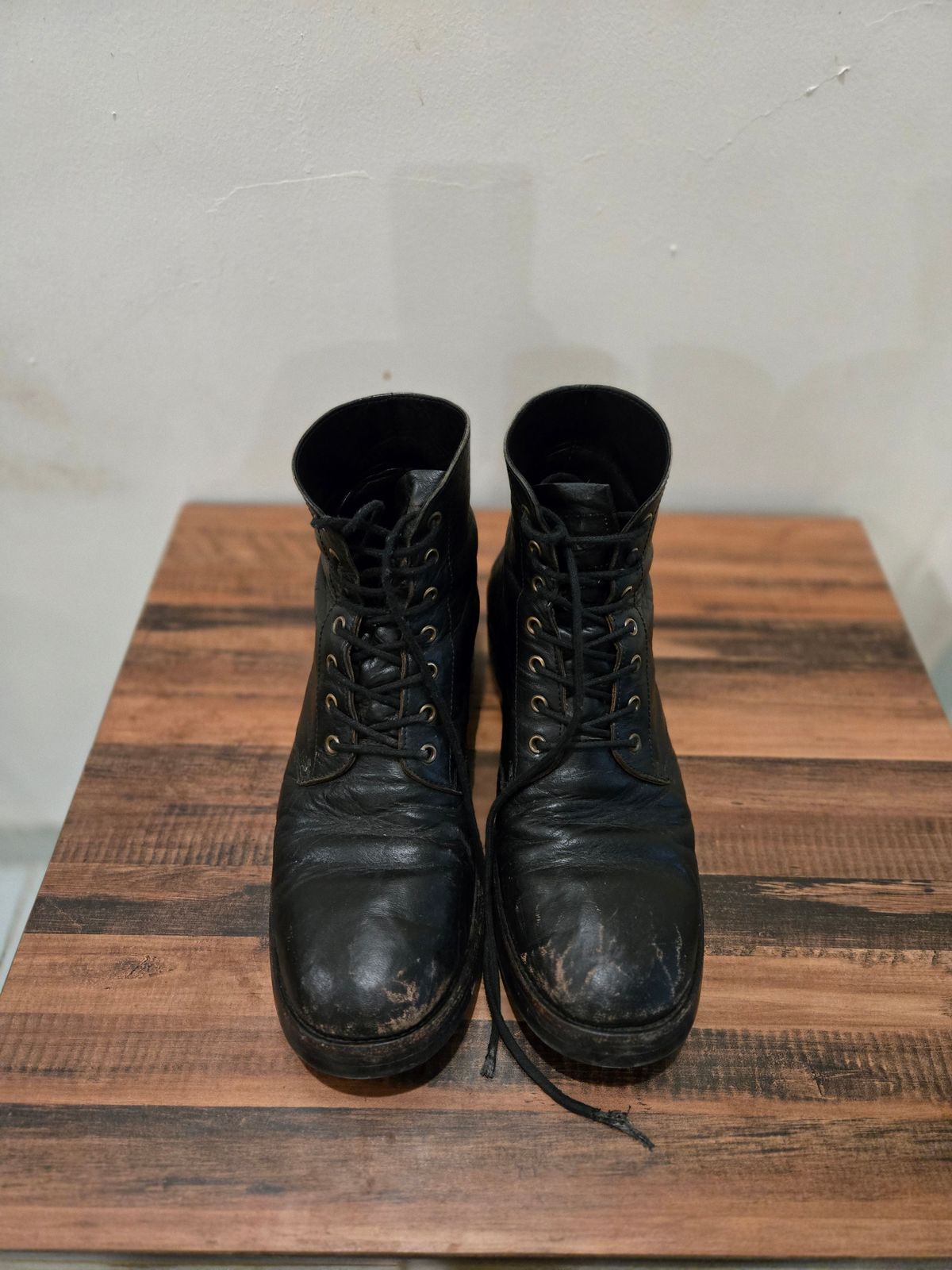 Photo by tudubz on March 2, 2026 of the Briselblack The Hawk in Teacore Horsehide shinki.