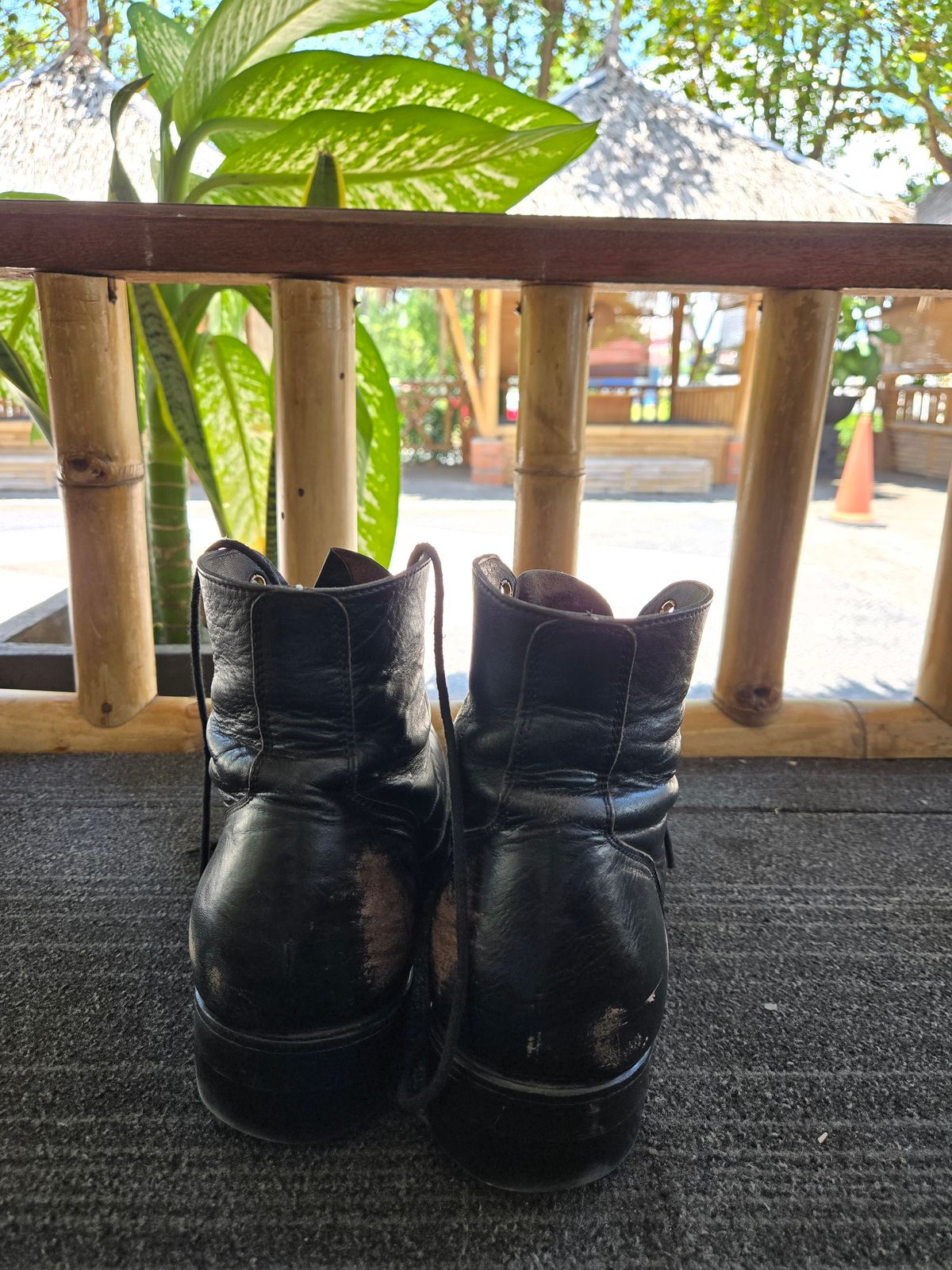 Photo by tudubz on April 1, 2026 of the Briselblack The Hawk in Teacore Horsehide shinki.