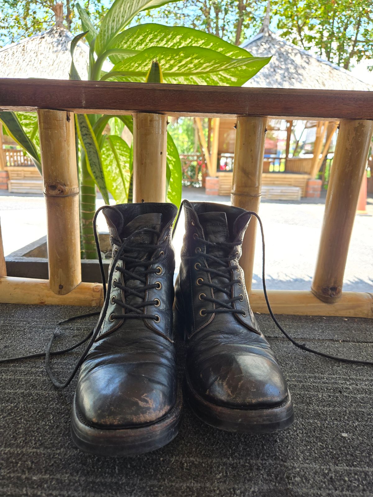 Photo by tudubz on April 1, 2026 of the Briselblack The Hawk in Teacore Horsehide shinki.