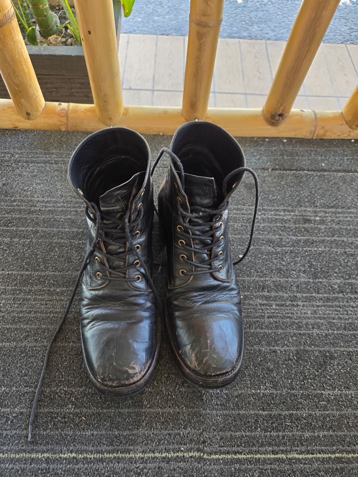 Photo by tudubz on April 1, 2026 of the Briselblack The Hawk in Teacore Horsehide shinki.