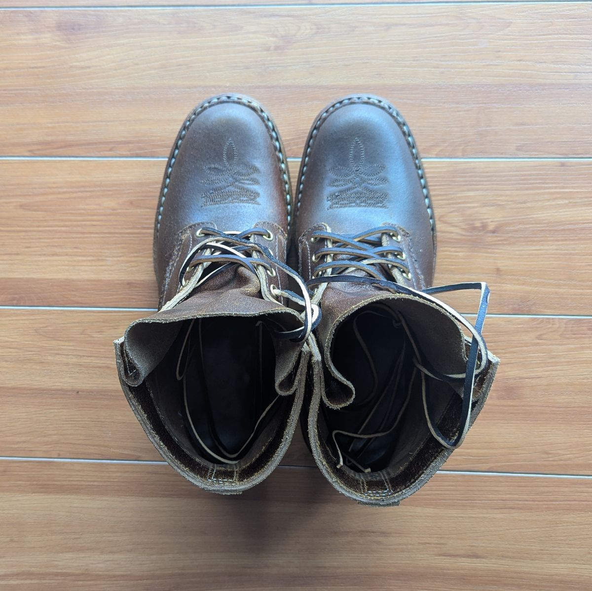 Photo by chipadoodle on November 18, 2025 of the White's Sundance in Horween Cinnamon Waxed Flesh.