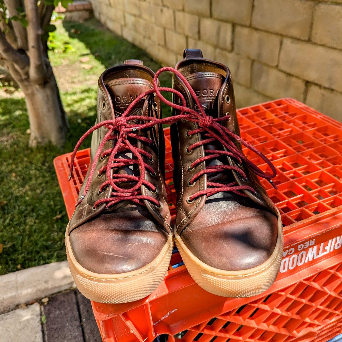 Photo by chipadoodle on August 27, 2024 of the Goral X Rose Anvil Smugs in Horween Brown Chromexcel.