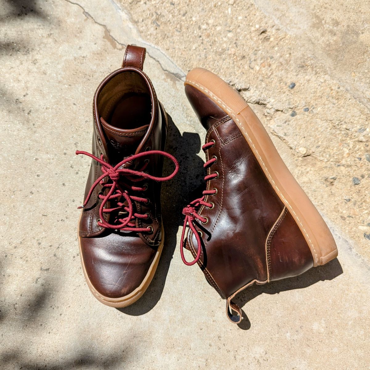 Photo by chipadoodle on August 27, 2024 of the Goral X Rose Anvil Smugs in Horween Brown Chromexcel.