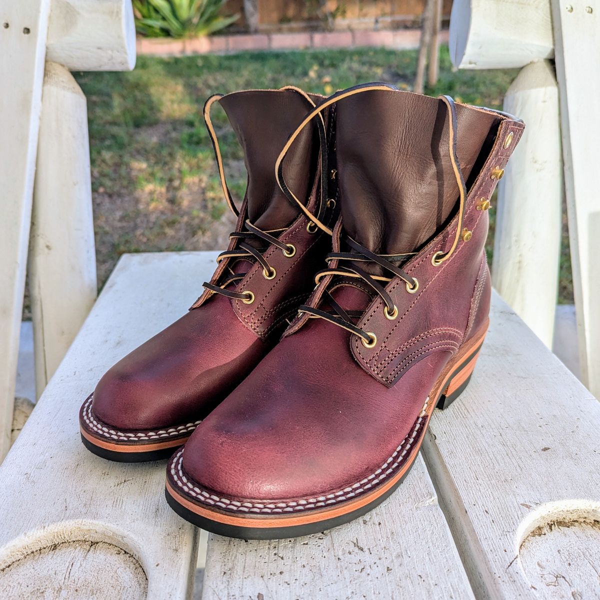 Photo by chipadoodle on October 29, 2024 of the Nicks MTO in Horween #8 Cypress.