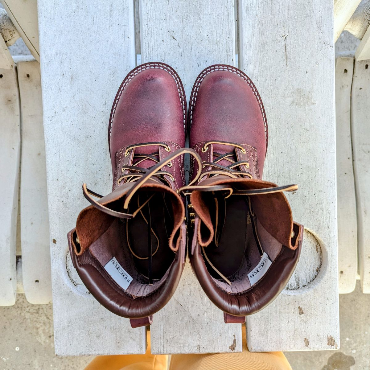 Photo by chipadoodle on October 29, 2024 of the Nicks MTO in Horween #8 Cypress.