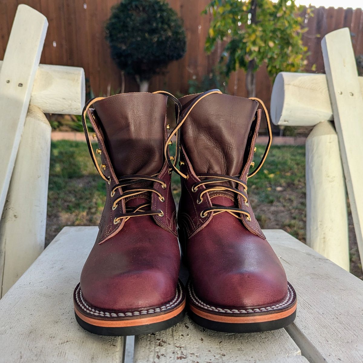 Photo by chipadoodle on October 29, 2024 of the Nicks MTO in Horween #8 Cypress.