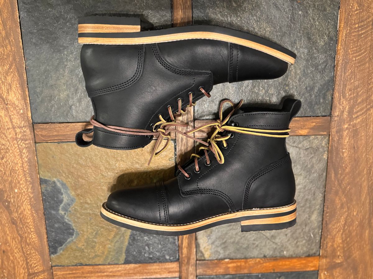 Photo by Jonathanht89 on June 28, 2025 of the The Urban Wolf Club Colt .45 in Black Oiled Full Grain Leather.