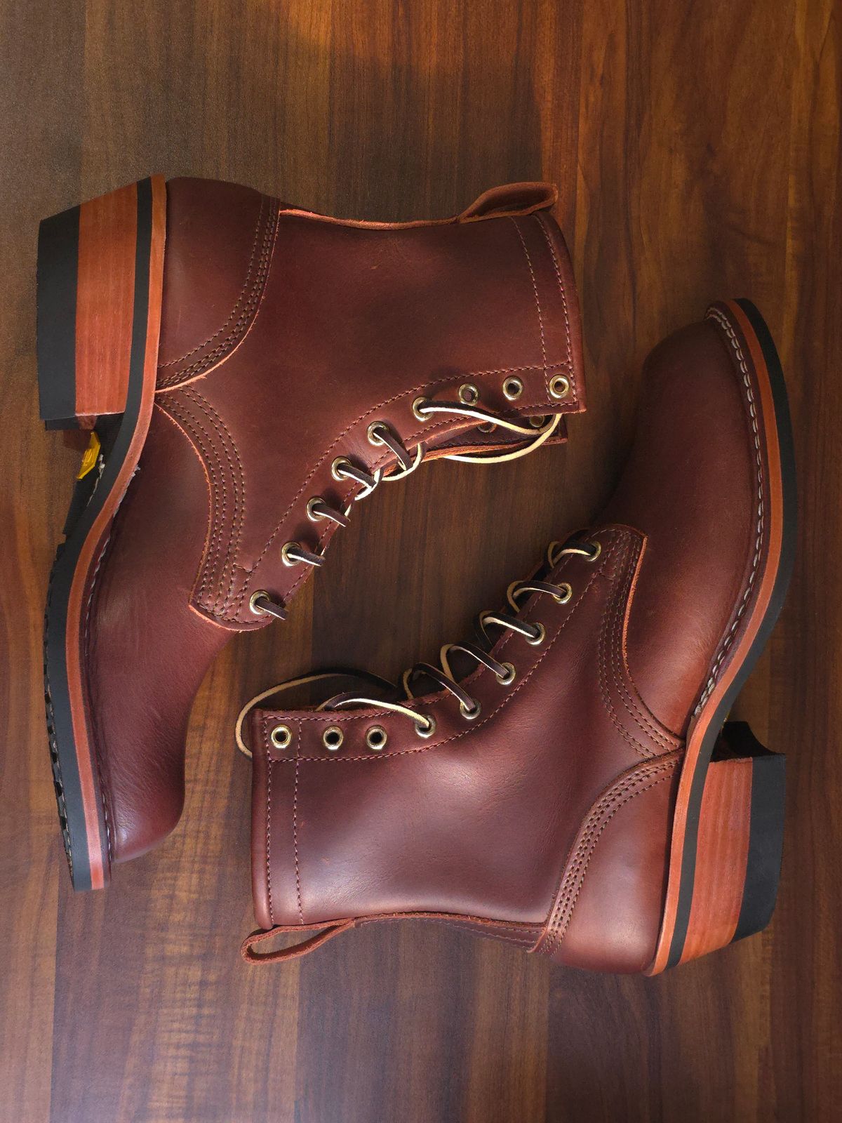 Photo by katzpowa on October 1, 2025 of the Nicks MTO in Horween Roanoke Timber.