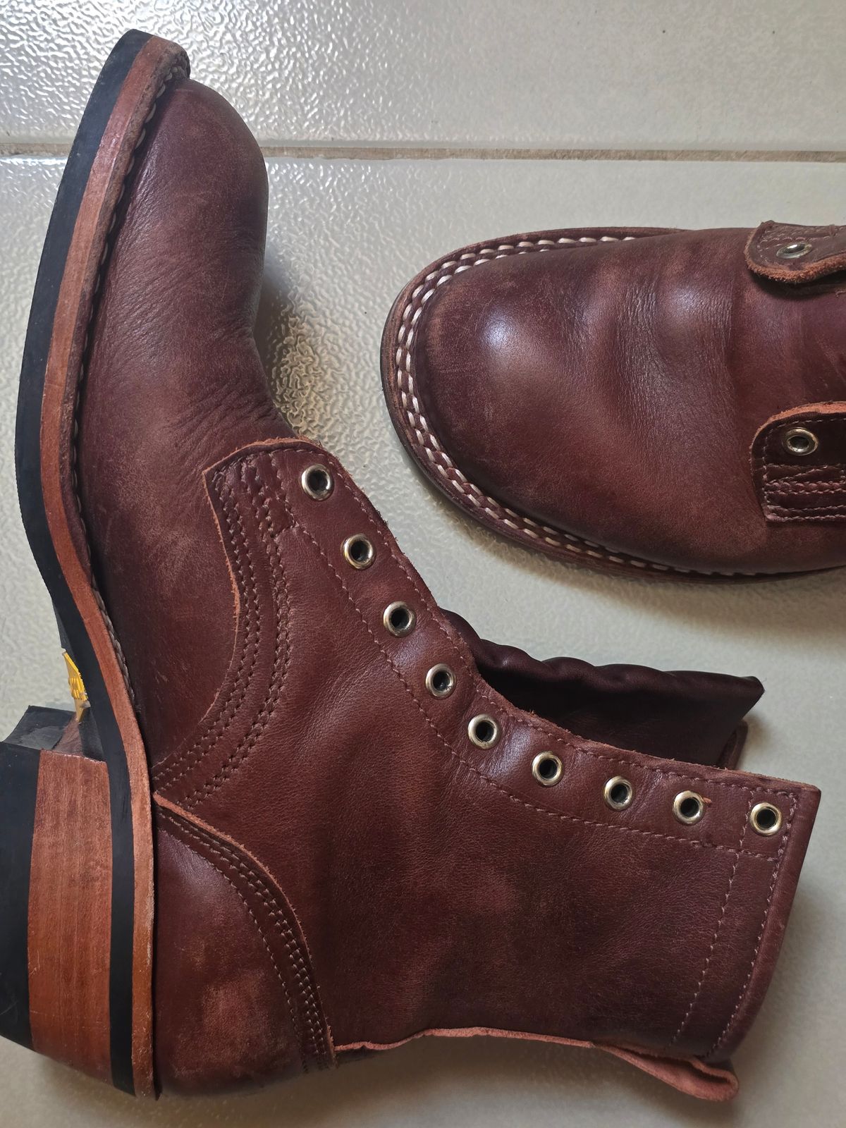 Photo by katzpowa on November 22, 2025 of the Nicks MTO in Horween Roanoke Timber.