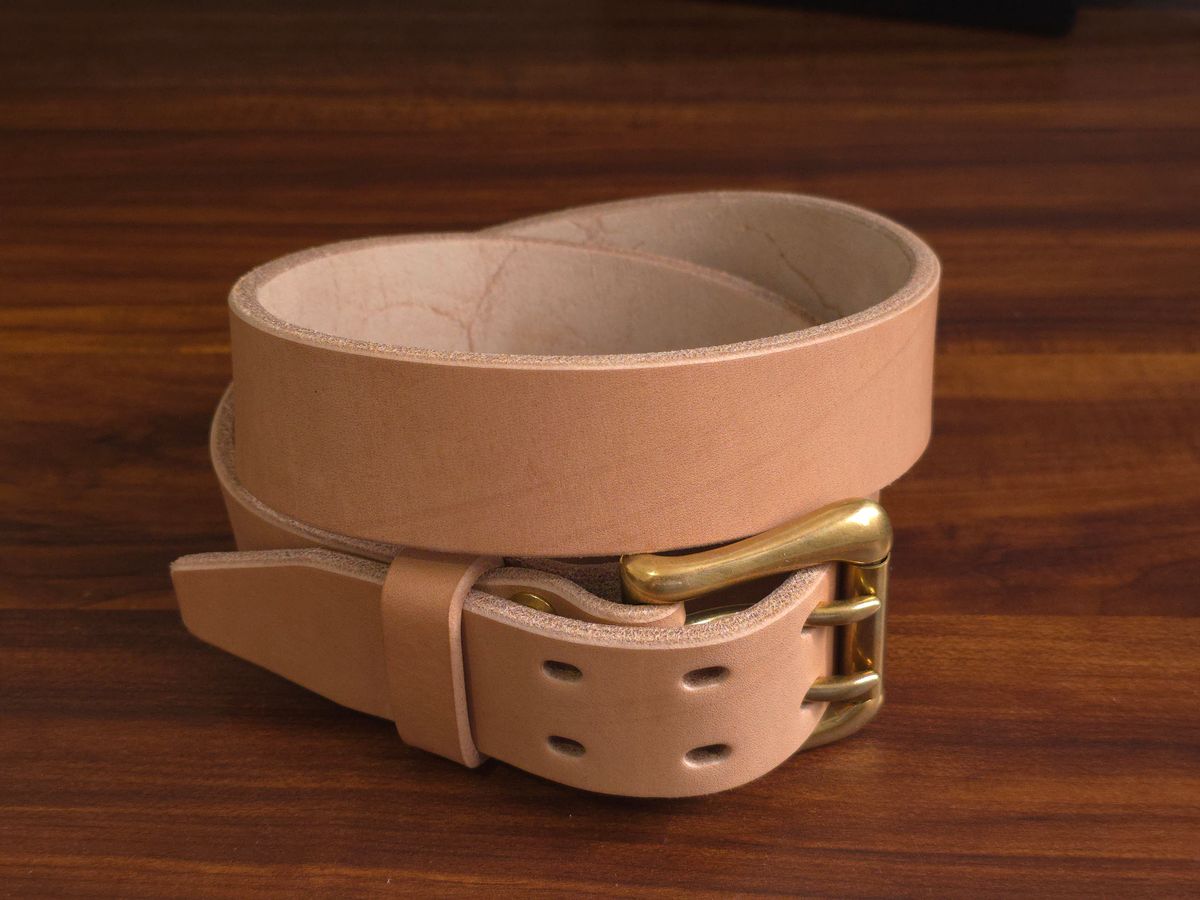 Photo by katzpowa on October 1, 2025 of the Carmine Jack Leather Thunderdome Natural Shipyard Belt in J&FJ Baker Natural Oak Bark Bridle.