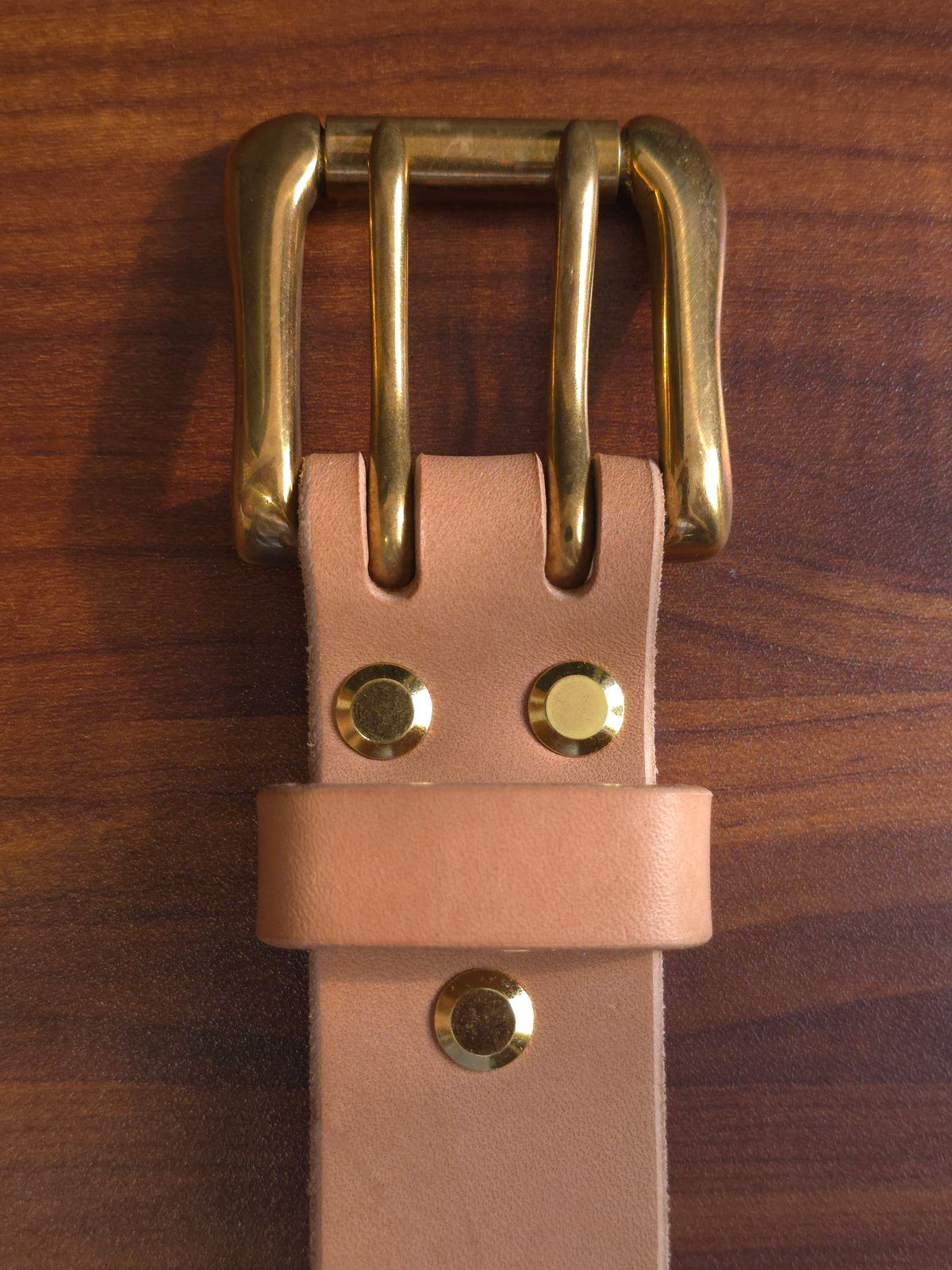 Photo by katzpowa on October 1, 2025 of the Carmine Jack Leather Thunderdome Natural Shipyard Belt in J&FJ Baker Natural Oak Bark Bridle.