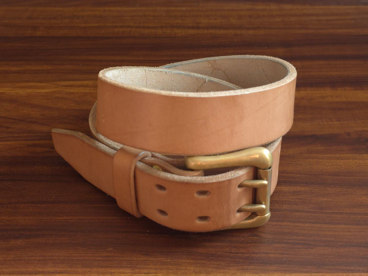 Photo by katzpowa on November 1, 2025 of the Carmine Jack Leather Thunderdome Natural Shipyard Belt in J&FJ Baker Natural Oak Bark Bridle.