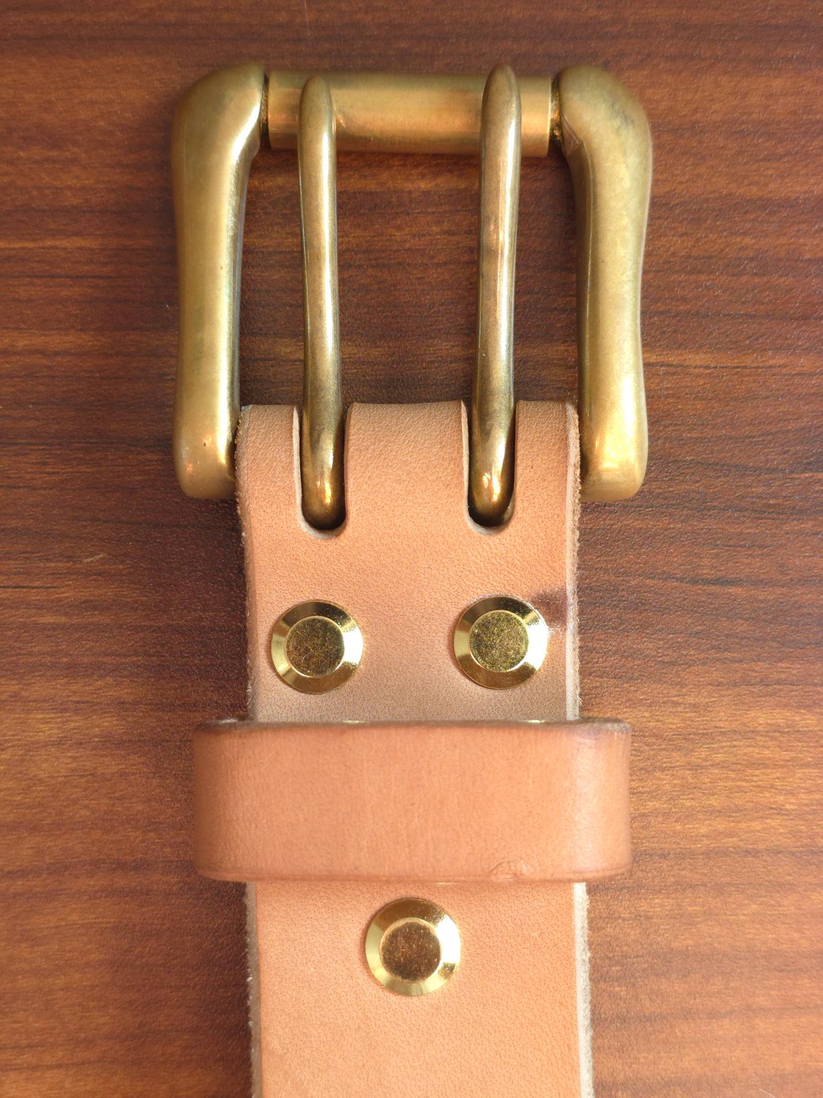 Photo by katzpowa on November 1, 2025 of the Carmine Jack Leather Thunderdome Natural Shipyard Belt in J&FJ Baker Natural Oak Bark Bridle.