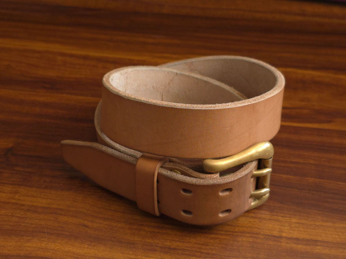 Photo by katzpowa on December 3, 2025 of the Carmine Jack Leather Thunderdome Natural Shipyard Belt in J&FJ Baker Natural Oak Bark Bridle.