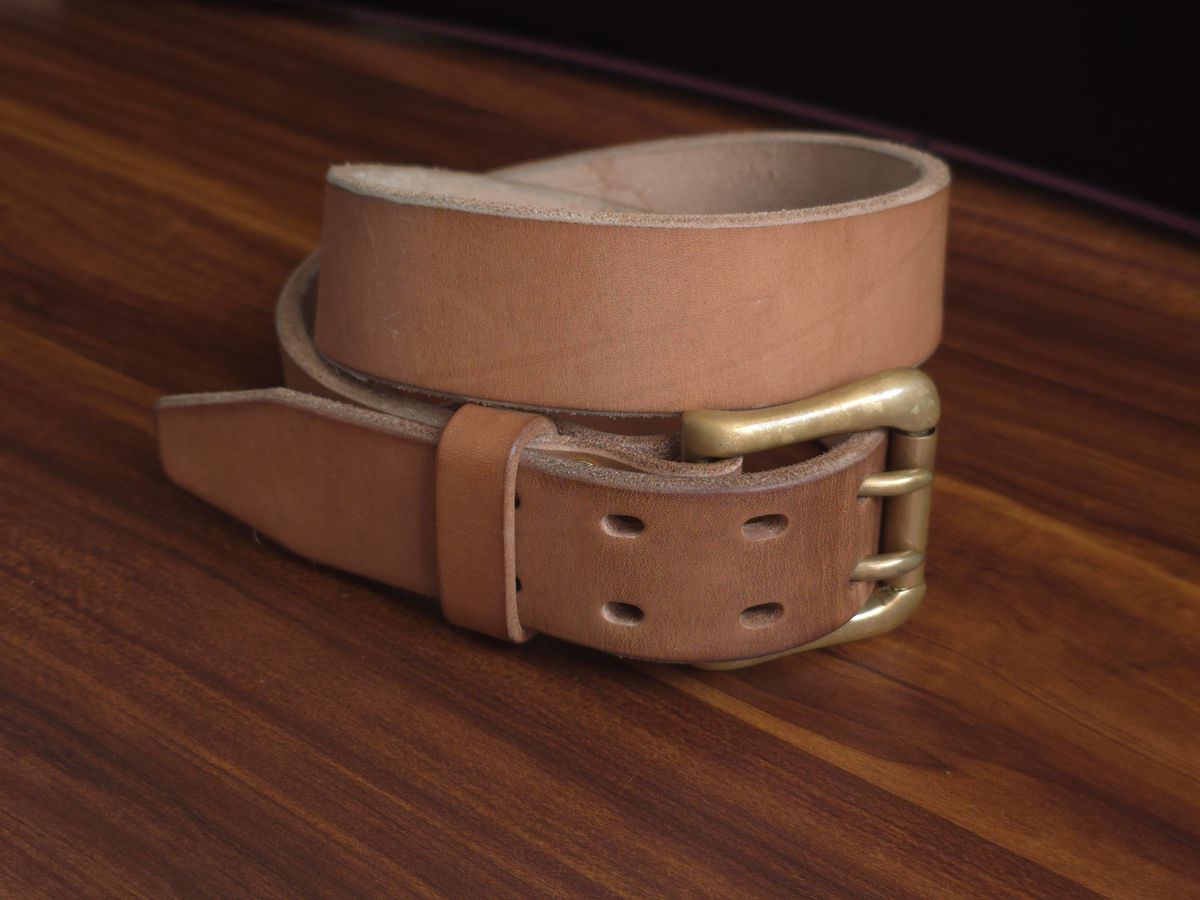 Photo by katzpowa on January 4, 2026 of the Carmine Jack Leather Thunderdome Natural Shipyard Belt in J&FJ Baker Natural Oak Bark Bridle.