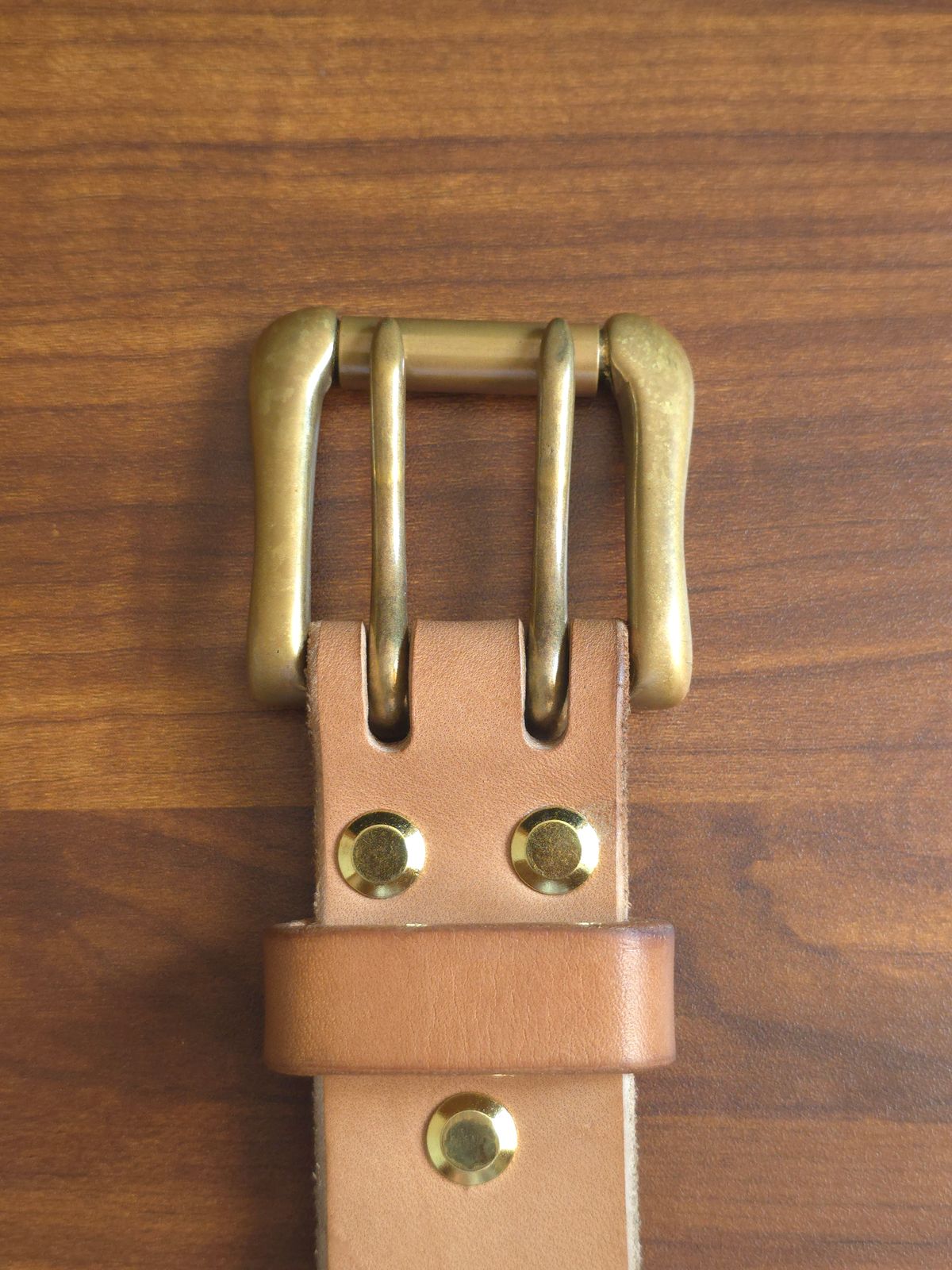 Photo by katzpowa on January 4, 2026 of the Carmine Jack Leather Thunderdome Natural Shipyard Belt in J&FJ Baker Natural Oak Bark Bridle.