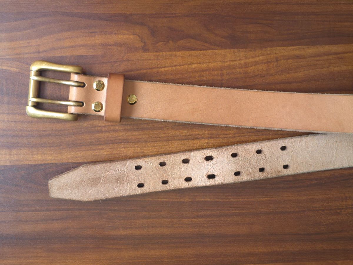 Photo by katzpowa on January 4, 2026 of the Carmine Jack Leather Thunderdome Natural Shipyard Belt in J&FJ Baker Natural Oak Bark Bridle.