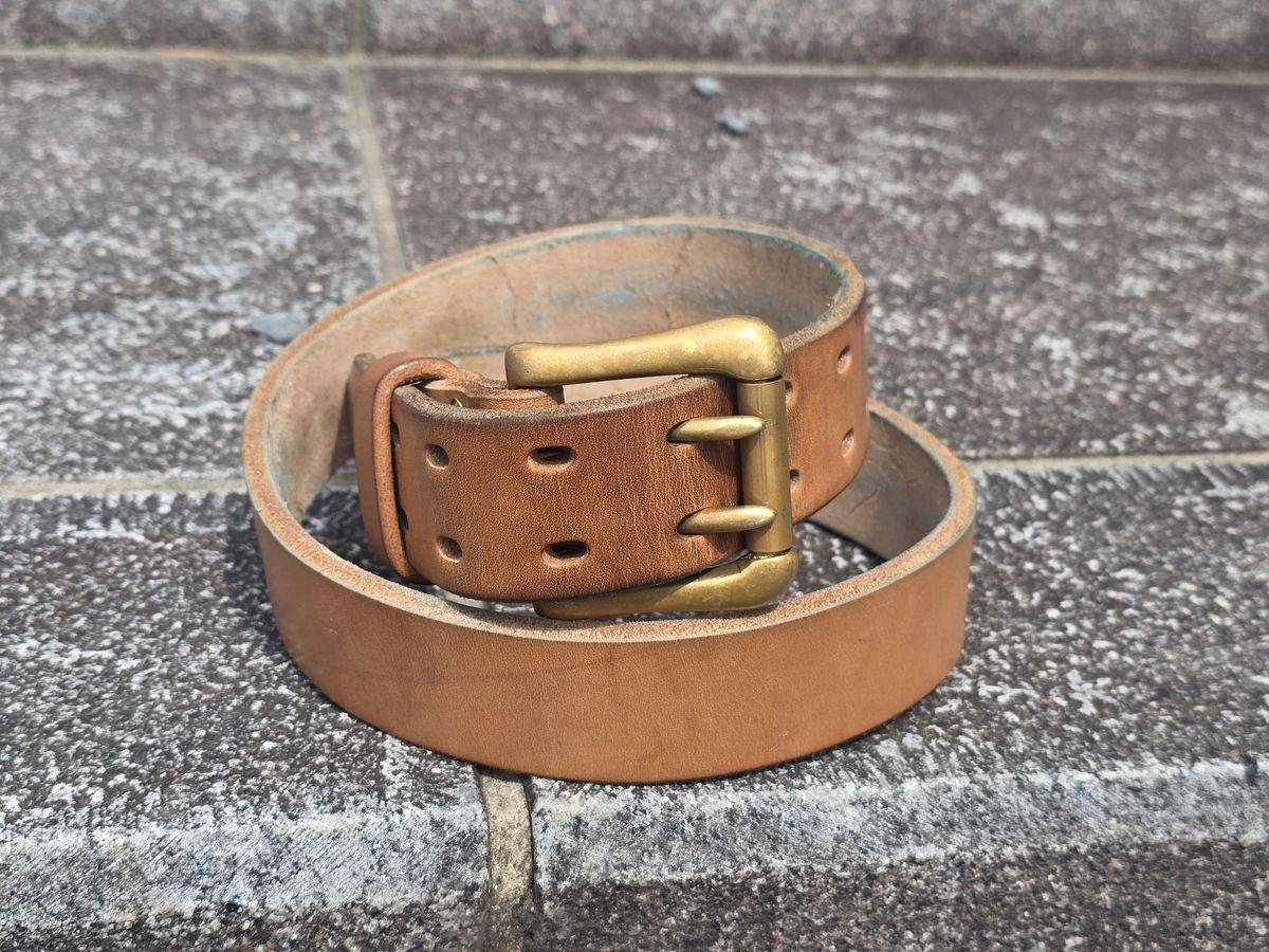 Photo by katzpowa on April 6, 2026 of the Carmine Jack Leather Thunderdome Natural Shipyard Belt in J&FJ Baker Natural Oak Bark Bridle.