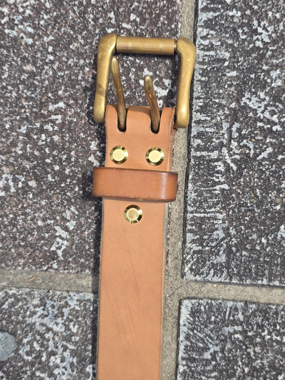 Photo by katzpowa on April 6, 2026 of the Carmine Jack Leather Thunderdome Natural Shipyard Belt in J&FJ Baker Natural Oak Bark Bridle.