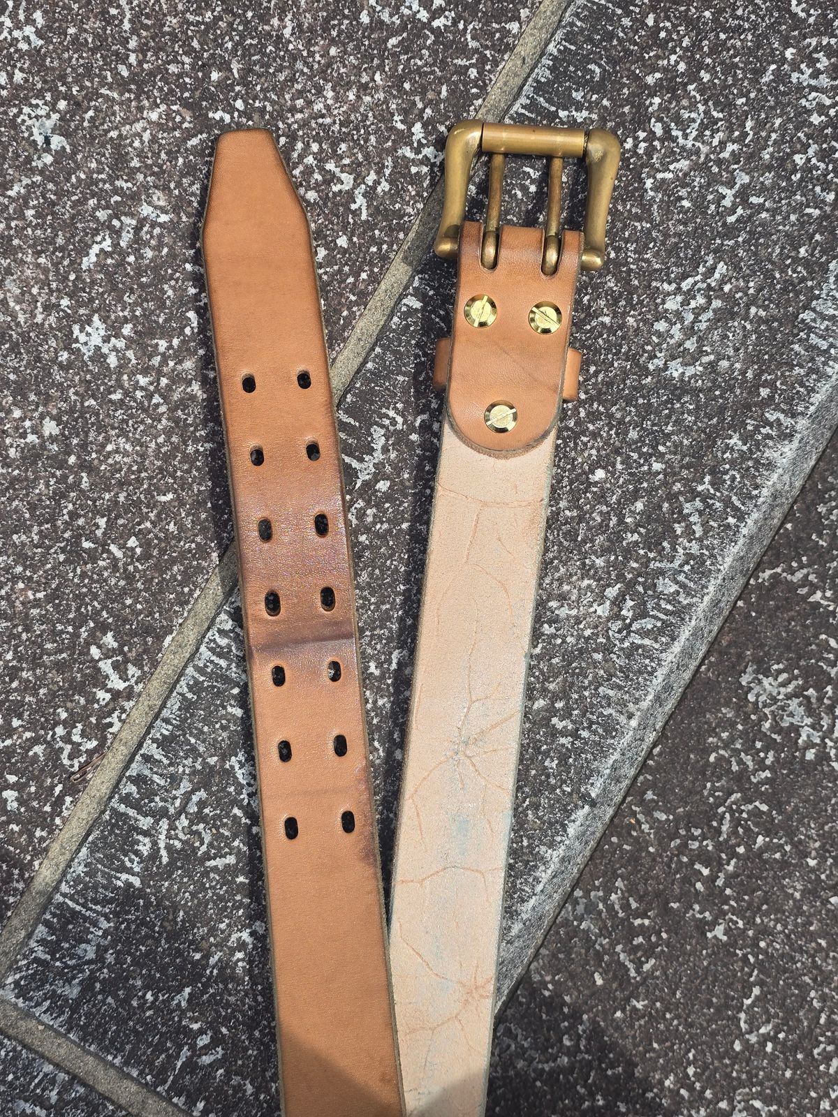 Photo by katzpowa on April 6, 2026 of the Carmine Jack Leather Thunderdome Natural Shipyard Belt in J&FJ Baker Natural Oak Bark Bridle.