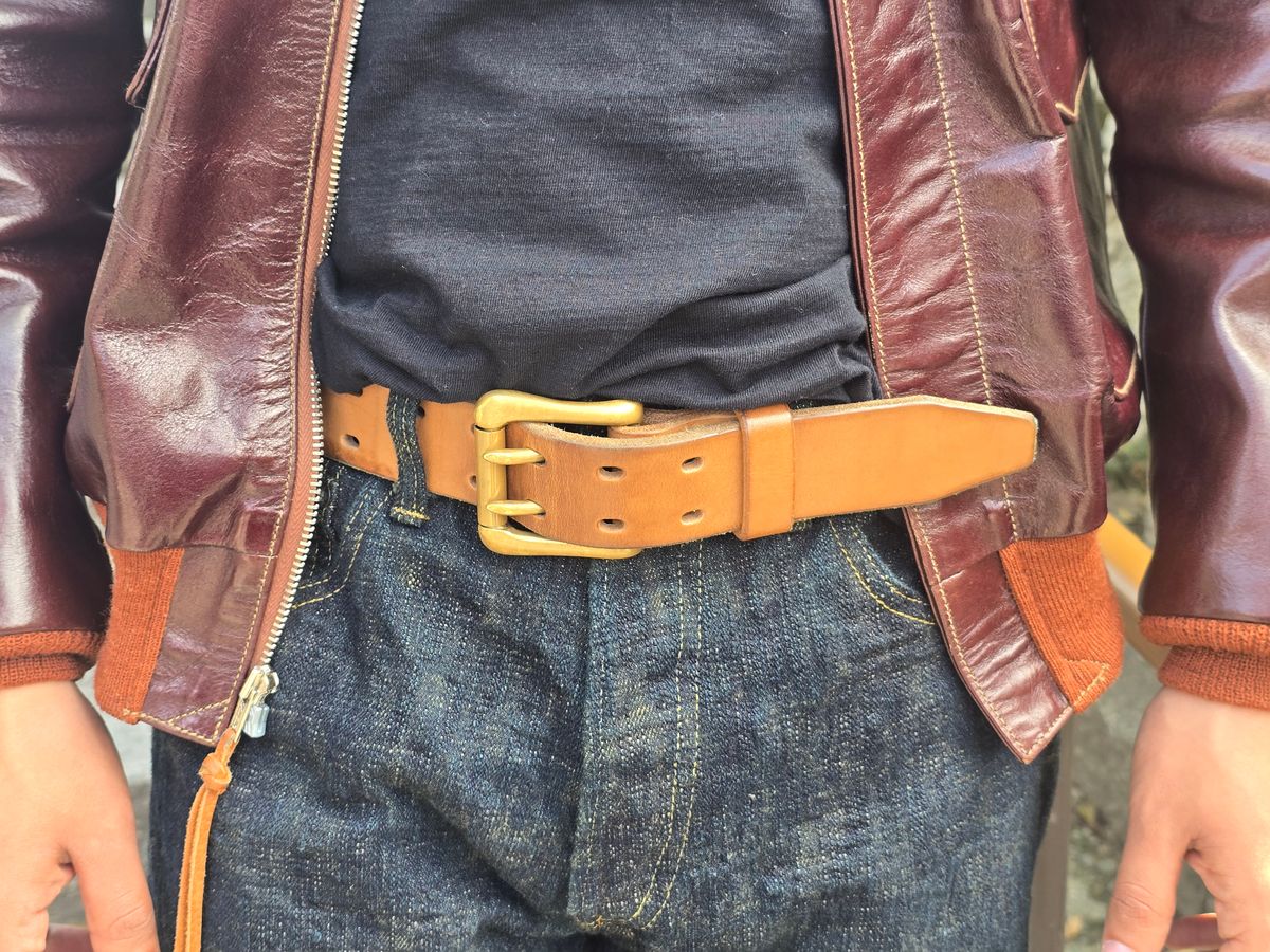Photo by katzpowa on April 6, 2026 of the Carmine Jack Leather Thunderdome Natural Shipyard Belt in J&FJ Baker Natural Oak Bark Bridle.