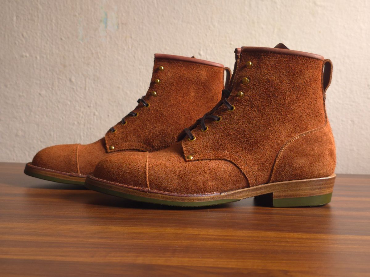 Photo by katzpowa on October 2, 2024 of the Iron Boots The Chosen One in S.B. Foot Dune Roughout Suede.
