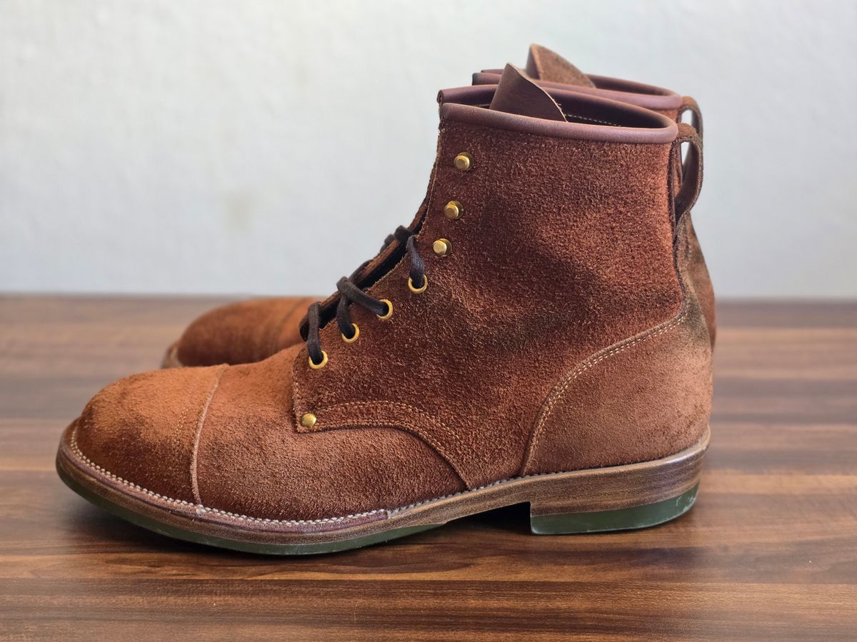 Photo by katzpowa on January 5, 2025 of the Iron Boots The Chosen One in S.B. Foot Dune Roughout Suede.