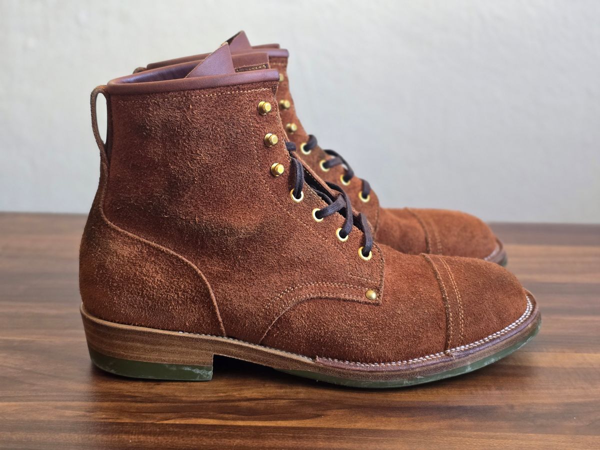Photo by katzpowa on January 5, 2025 of the Iron Boots The Chosen One in S.B. Foot Dune Roughout Suede.