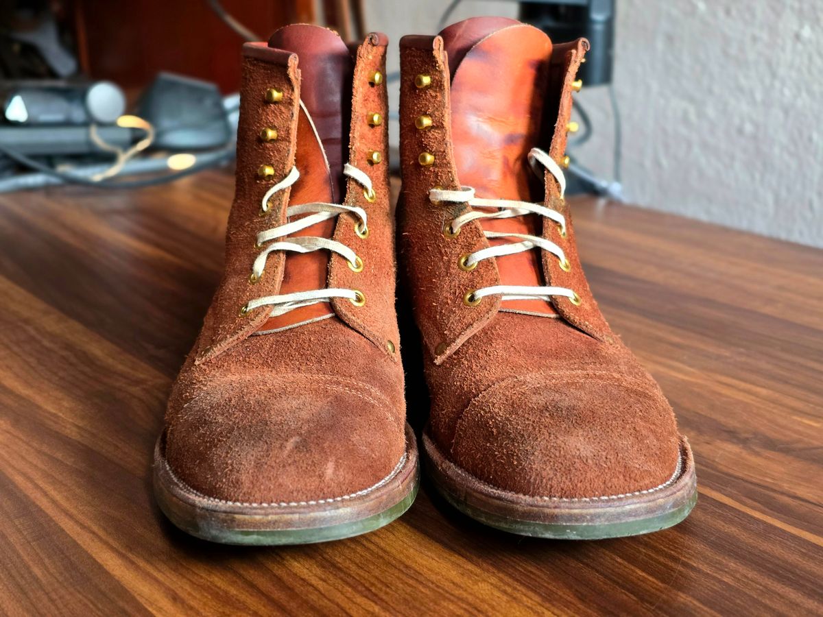 Photo by katzpowa on March 2, 2025 of the Iron Boots The Chosen One in S.B. Foot Dune Roughout Suede.