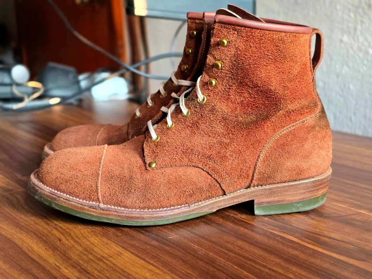 Photo by katzpowa on March 2, 2025 of the Iron Boots The Chosen One in S.B. Foot Dune Roughout Suede.