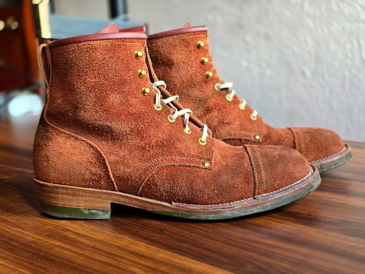Photo by katzpowa on March 2, 2025 of the Iron Boots The Chosen One in S.B. Foot Dune Roughout Suede.
