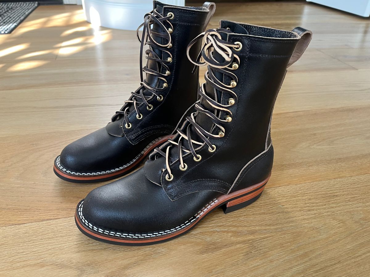 Photo by AnlgVsDgtl on June 7, 2025 of the Nicks MTO in Horween Black Waxed Flesh.